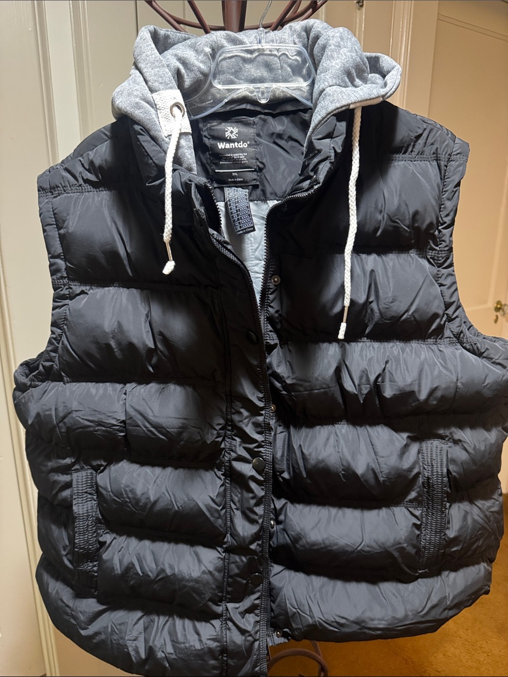 Wantdo Black Quilted Puffer Vest with Gray Hood